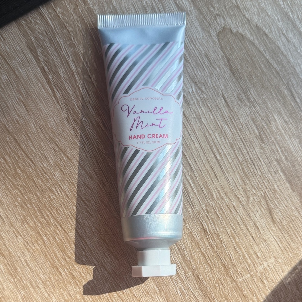 Beauty Concepts Vanilla Mint Hand Cream - Silver and Pink